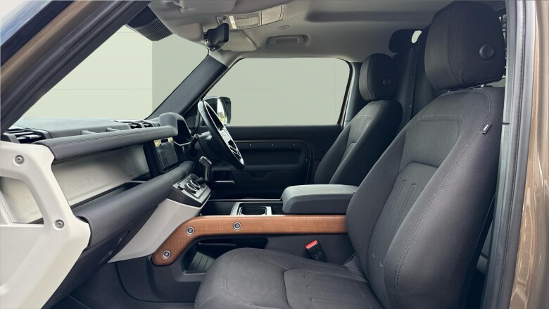 Land Rover Defender 90 Diesel 3.0 D200 Hard Top Auto